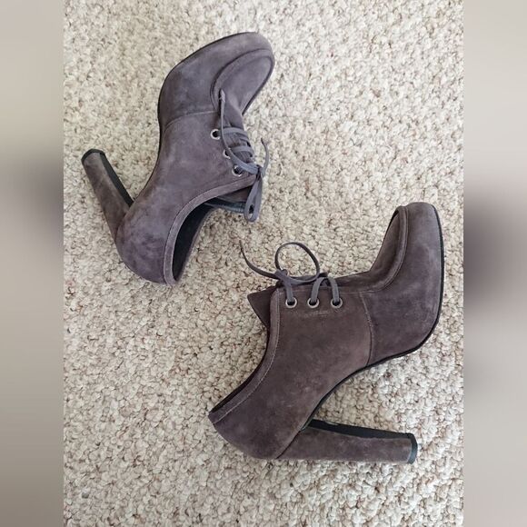 Stuart Weitzman gray lace up oxfords ankle bootie size 7M